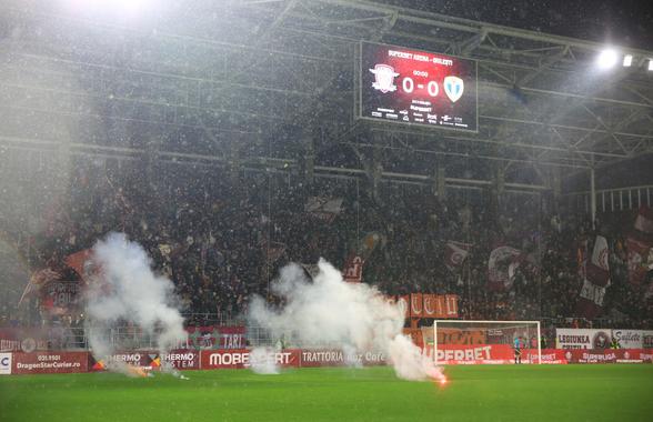 Derby și în tribune » Ironii și mesaje rasiste afișate de suporteri la Rapid - Petrolul