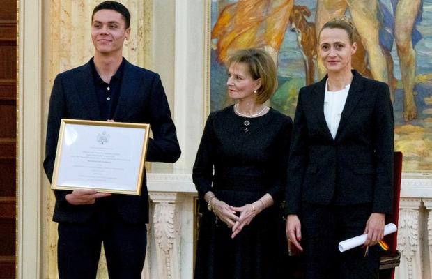 David Popovici a fost premiat de Familia Regală a României » Sportivii, seară de gală în Sufrageria de Stat de la Palatul Regal