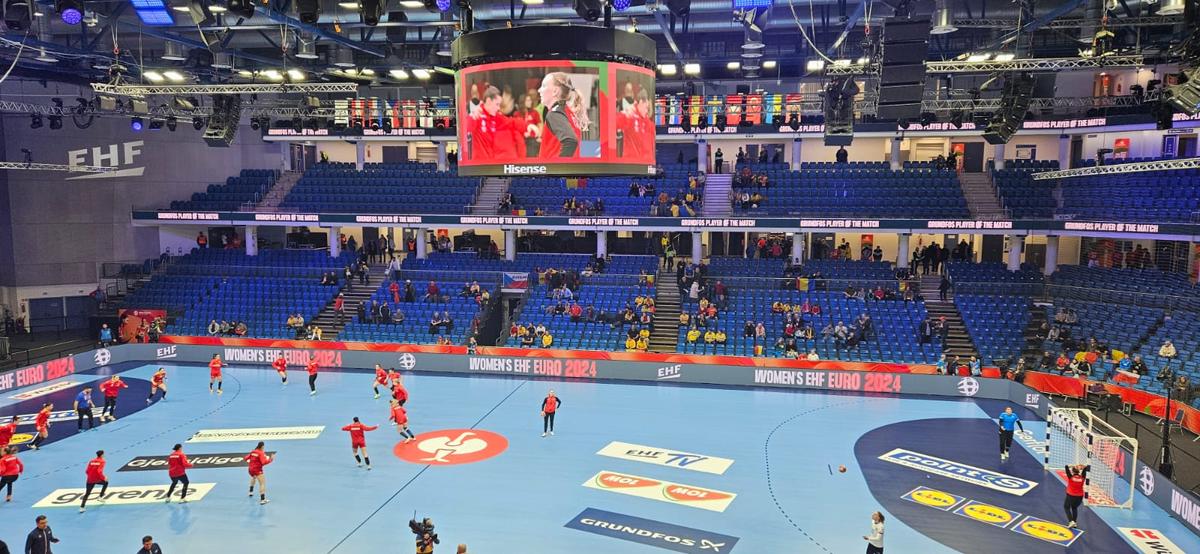 Un meci a fost deja câștigat: România joacă acasă la Debrecen! » 1.700 de fani „tricolori” au dat recital la Europeanul de handbal