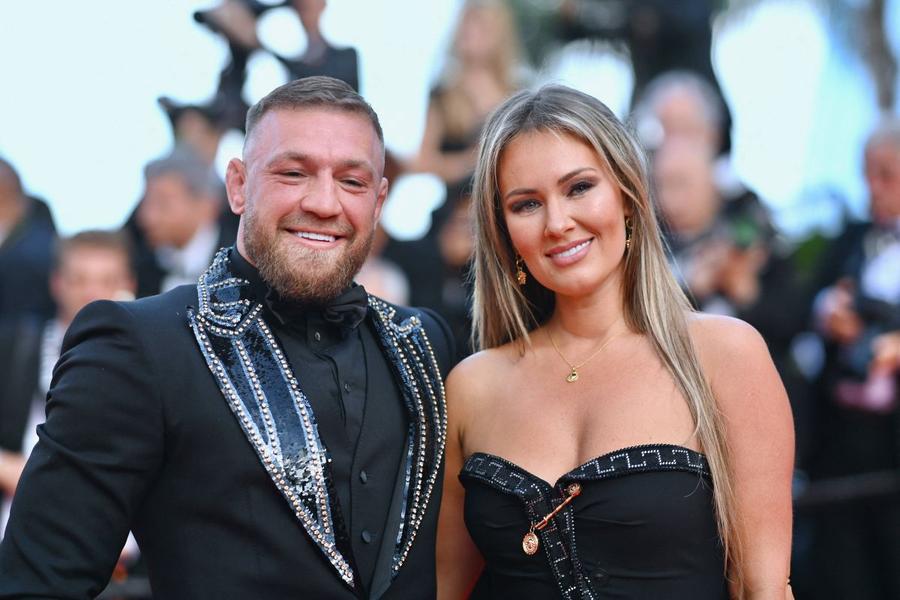 Dee Devlin și Conor McGregor/Foto: Imago Images Marea problemă cu care se confruntă McGregor înainte de revenirea în UFC: „Nu mai e același. Vechiul Conor l-ar fi făcut KO instant”