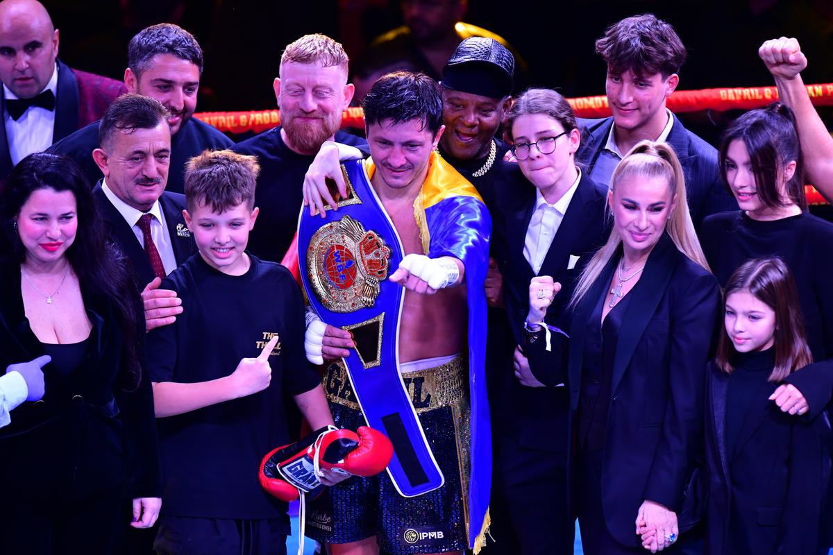 Ronald Gavril a câștigat centura WBF World » Și-a făcut KO adversarul în runda a 5-a