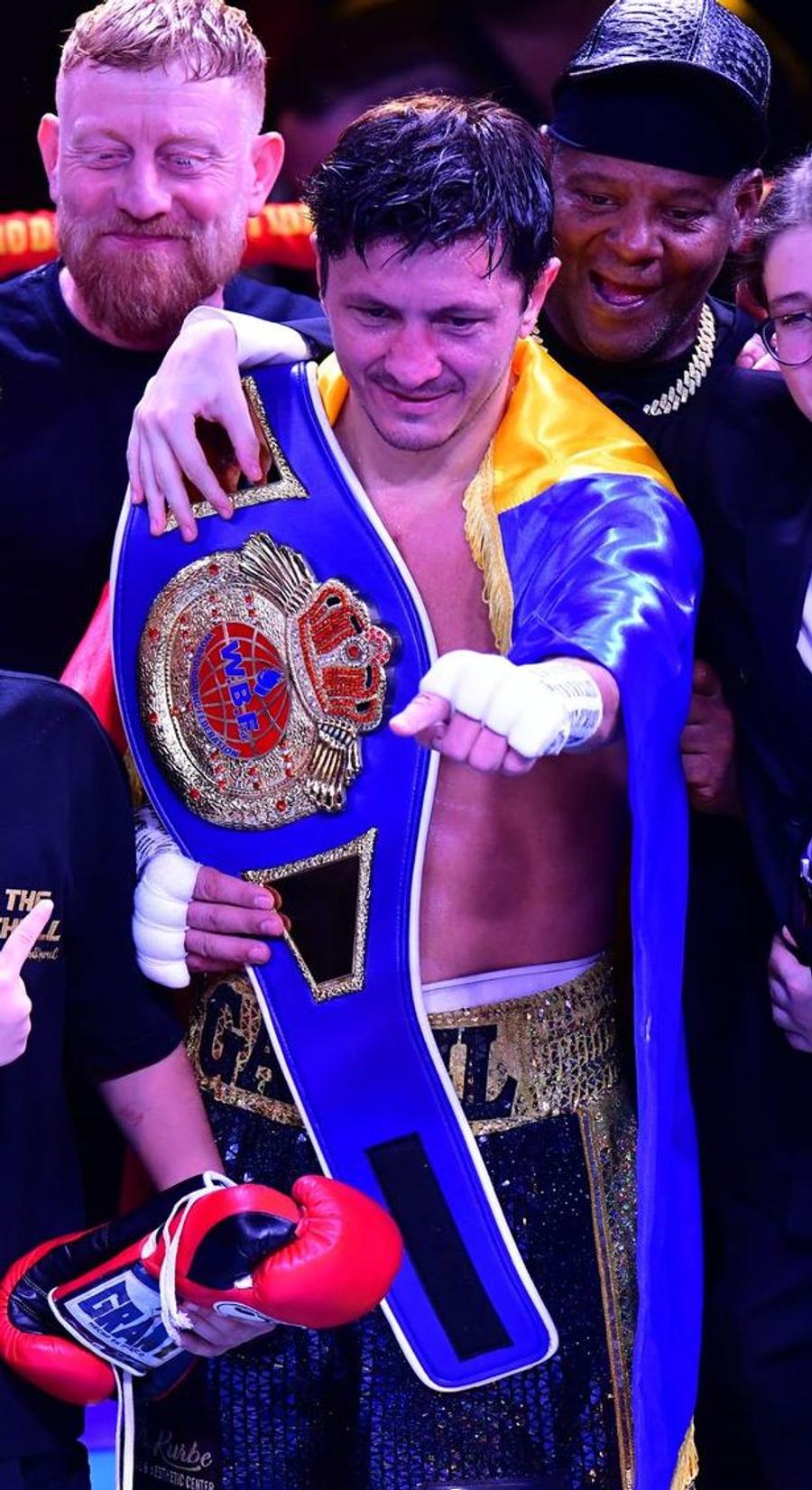 Ronald Gavril a câștigat centura WBF World „L-au prins dopat” » Roland Gavril rememorează cele două meciuri pentru titlul mondial cu Benavidez: „Canelo Alvarez era un adversar de 3 ori mai ușor”
