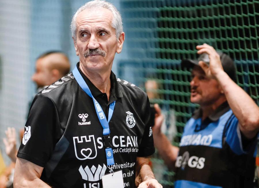 Petru Ghervan are o experiență de peste 4 decenii în handbal / Sursă foto: Bucovina Sport „România a câștigat o jucătoare, asta e mai important decât victoria!” » 3 concluzii de la un fost selecționer după triumful remarcabil cu Cehia: „Aici a fost inspirat Pera”