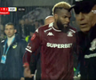 Aaron Boupendza, scandal cu fanii la Rapid - Petrolul