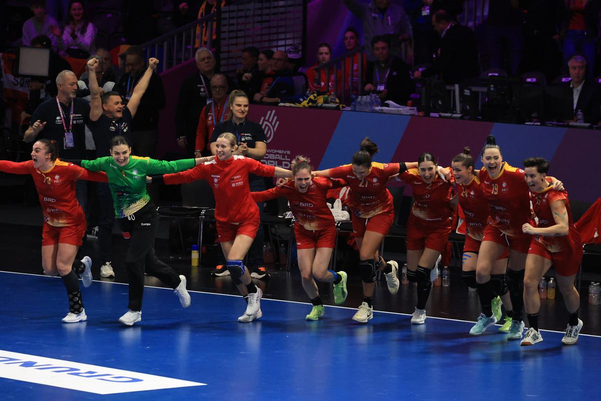 Sorina Grozav: „Poate câștigăm grupa, de ce nu?” » Golghetera României „simte” că „tricolorele” pot face un Mondial de vis