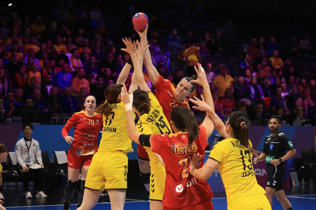 Sorina Grozav: „Poate câștigăm grupa, de ce nu?” » Golghetera României „simte” că „tricolorele” pot face un Mondial de vis