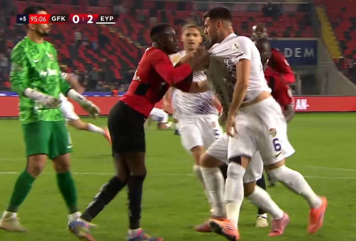 Scene IREALE în Turcia, cu Maxim, Sorescu și Drăguș pe teren: GOL în timp ce portarul sărise la bătaie!