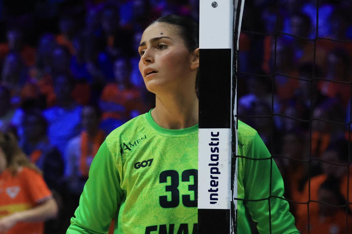 Valentina Menucci își trăiește visul la Rotterdam: „Merită orice sacrificiu!” » Imposibil de ingorat la meciul contra Olandei
