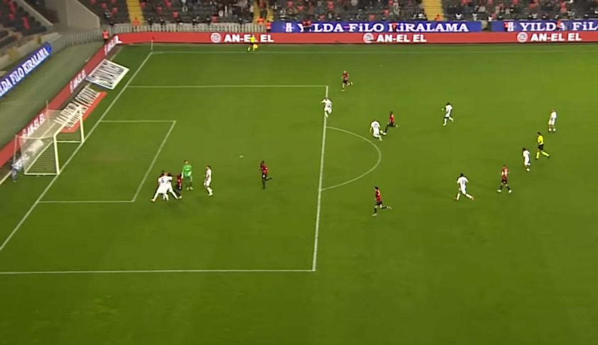 Scene IREALE în Turcia, cu Maxim, Sorescu și Drăguș pe teren: GOL în timp ce portarul sărise la bătaie!