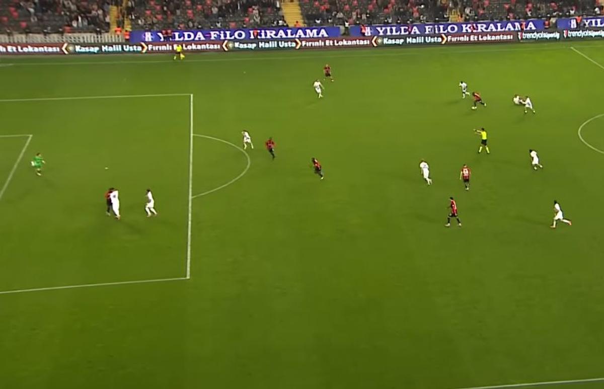 Scene IREALE în Turcia, cu Maxim, Sorescu și Drăguș pe teren: GOL în timp ce jucătorii săriseră la bătaie!