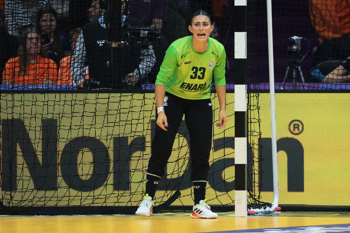 Valentina Menucci își trăiește visul la Rotterdam: „Merită orice sacrificiu!” » Imposibil de ingorat la meciul contra Olandei