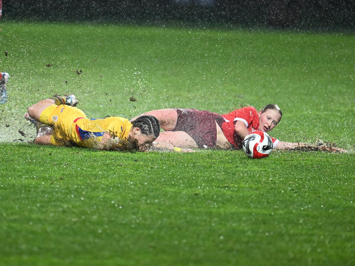 Imagini SPECTACULOASE de la meciul echipei naționale feminine de junioare Under 17