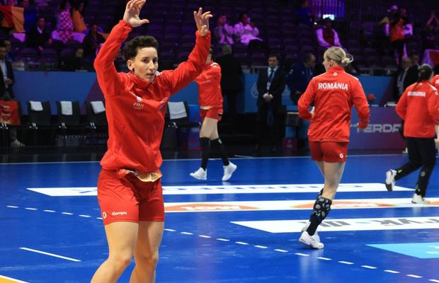 „Talismanul” primit de Cristina Laslo din partea fanilor români, înainte de startul Mondialului: „Căpitane, ia-l! E al vostru”