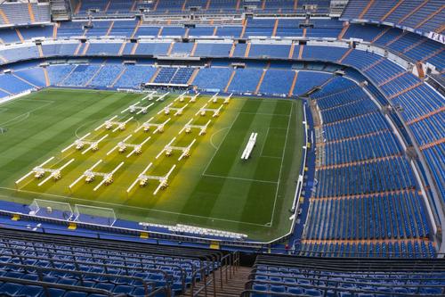 Așa e întreținut de către Real Madrid gazonul de pe „Bernabeu” / Foto: Imago