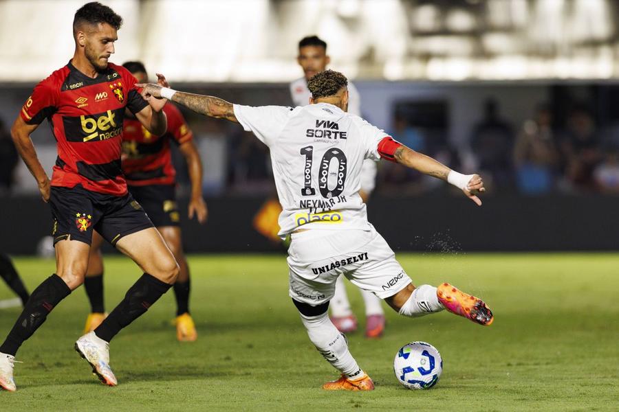 Neymar a reușit să marcheze o dată și să ofere un assist în meciul FC Santos - Sport Recife / Foto: Imago Eroul Neymar a riscat pentru a-și salva echipa de la retrogradare » Gol și assist la Santos, cu meniscul rupt!
