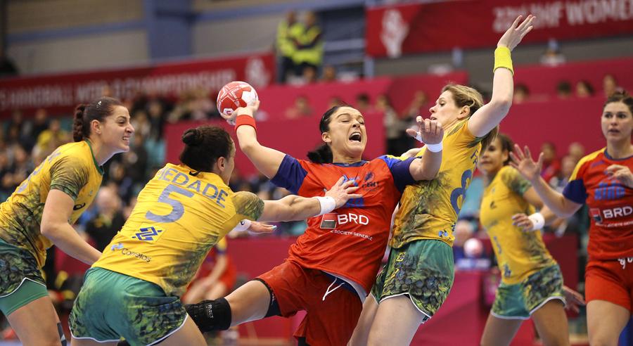 Valentina Ardean-Elisei, la CM din 2015/Foto: Imago Images „Talismanul” primit de Cristina Laslo din partea fanilor români, înainte de startul Mondialului: „Căpitane, ia-l! E al vostru”