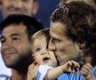 VIDEO+FOTO S-a retras Diego Forlan » Meci de vis în Uruguay, cu staruri internaționale: Cine a fost cel mai ovaționat după Forlan + Suarez a jucat portar și a avut câteva reflexe extraordinare :D