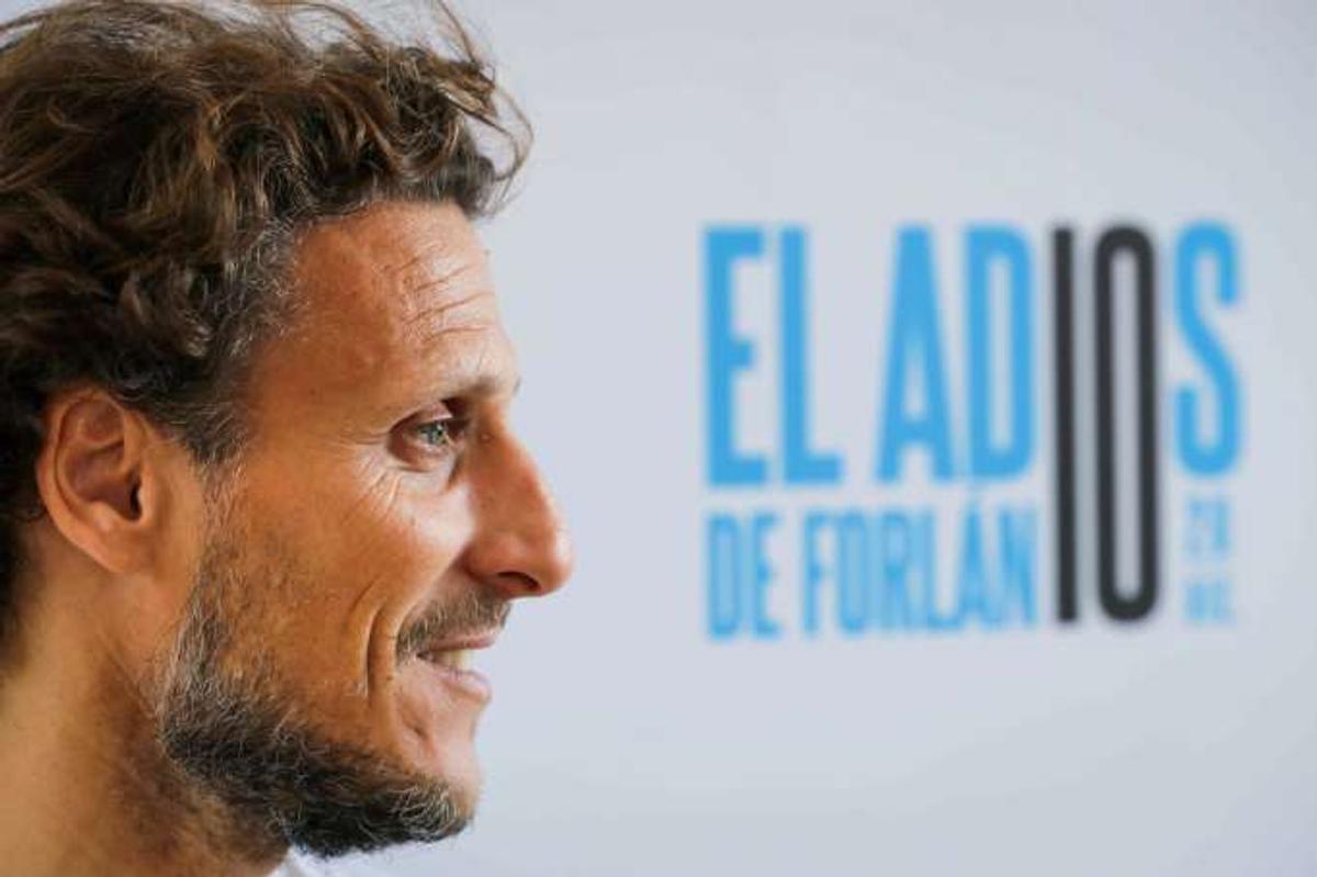 VIDEO+FOTO S-a retras Diego Forlan » Meci de vis în Uruguay, cu staruri internaționale: Cine a fost cel mai ovaționat după Forlan + Suarez a jucat portar și a avut câteva reflexe extraordinare :D
