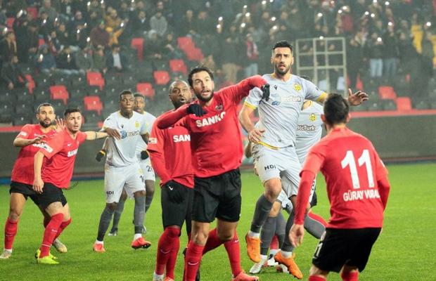 GAZIANTEP - MALATYASPOR 1-1 // Nervoși și fără Marius Șumudică » Două „roșii” și nouă „galbene” în meciul în care Toșca și Morais au fost integraliști