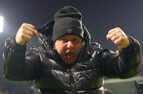 Marius Șumudică (49 de ani), antrenorul lui Gaziantep, este pe val în Turcia și se bucură din plin de simpatia fanilor, care vor ca Șumi să devină cetățean turc.