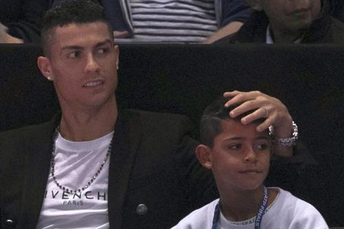 Cristiano Ronaldo (35 de ani), starul lui Juventus, a vorbit despre relația cu fiul lui cel mare, Cristiano Jr., care la 10 ani evoluează deja la juniorii campioanei din Serie A.