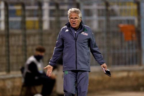 Ladislau Boloni (67 de ani), antrenorul lui Panathinaikos, nu se poate opri la un nume atunci când este întrebat despre cel mai mare fotbalist din lume.