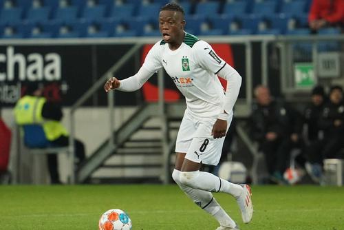 Denis Zakaria (25 de ani, mijlocaș defensiv) i-a anunțat pe șefii lui Borussia Monchengladbach ca nu-și va prelungi contractul scadent la finalul acestui sezon. Astfel, elvețianul va deveni liber de contract din vara anului următor.