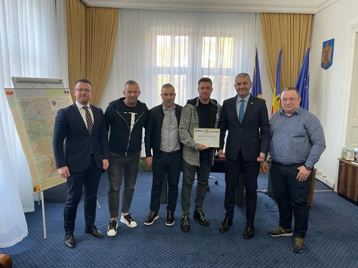 Mihai Pintilii, premiat de prefectul județului Hunedoara