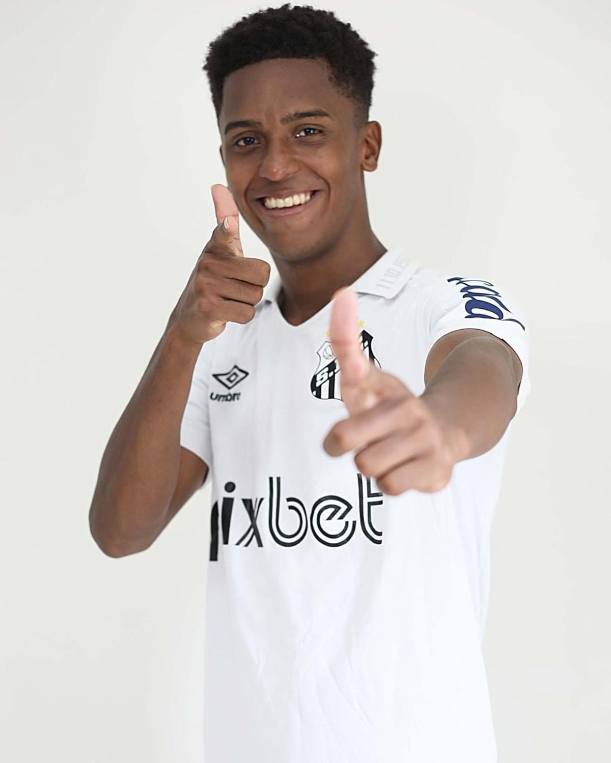 Santos își modifică stema clubului în onoarea legendarului Pele