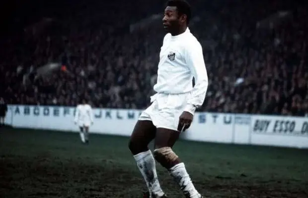 Povestea tricoului norocos al lui Pelé » Cum a depășit „Perla neagră” cel mai greu moment al carierei