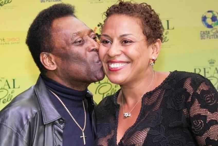 Kely alături de tatăl ei, Pele. Imagine din arhiva personală