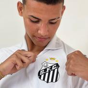 Santos își modifică stema clubului în onoarea legendarului Pele. Foto: Instagram @santosfc