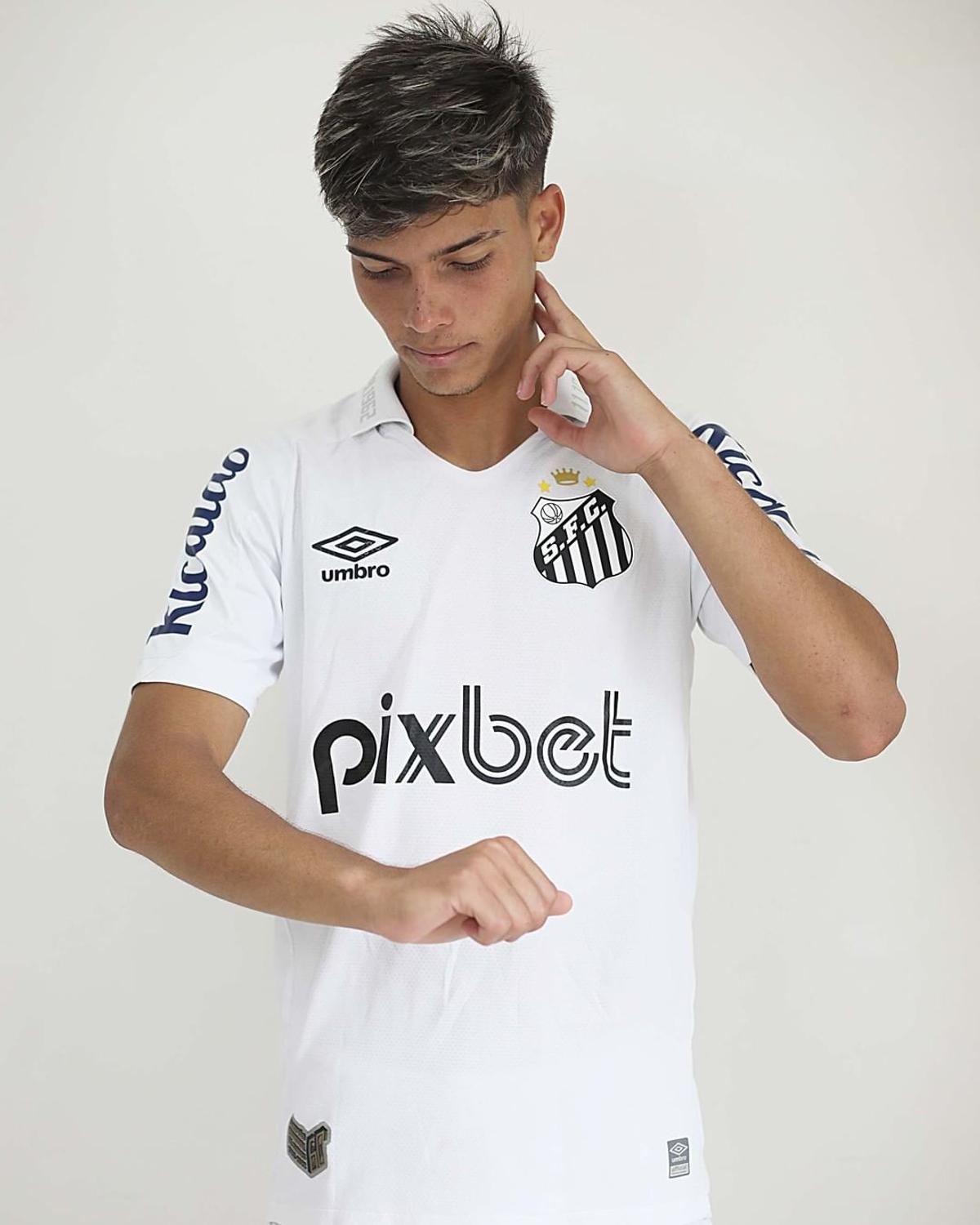 Santos își modifică stema clubului în onoarea legendarului Pele