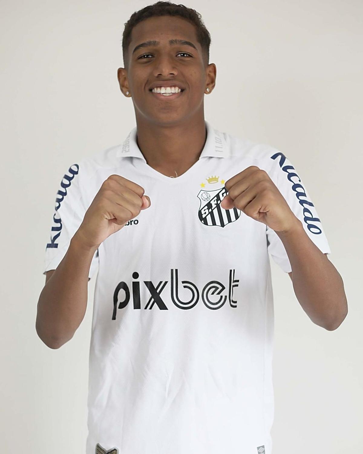„Rege, fă-te bine!” » Rugă pentru Pele. Santos își modifică stema în onoarea legendei braziliene