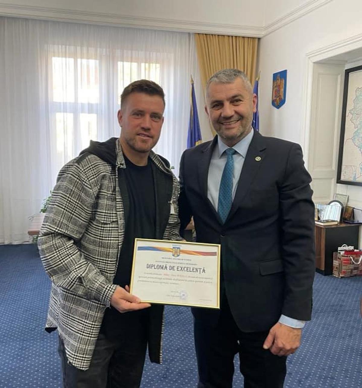 Mihai Pintilii, premiat de prefectul județului Hunedoara