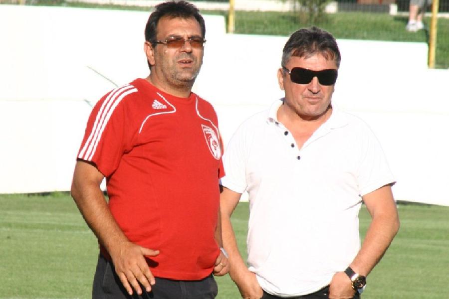 Benone Lazăr, în dreapta, lângă Fane Stoica / Sursă foto: Arhivă GSP Apariție rară a fostului patron din Liga 1 » Acum 15 ani, spunea că „bagă bani fiindcă n-are ce face cu ei”. Dezvăluiri pentru GSP: „Atât am pierdut în fotbal! Nu era lumea mea”