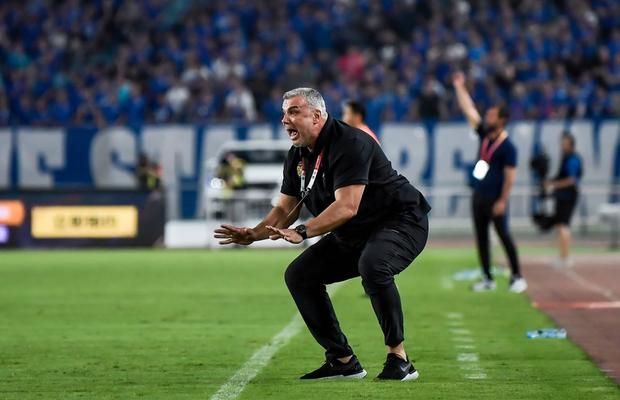Meci de coșmar pentru Olăroiu! Umilit în Supercupa Emiratelor » În minutul 32, românul avea 2-0, apoi a luat gol după gol