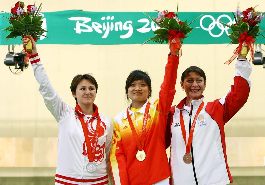 Nino Salukvadze (prima din dreapta), medaliată cu bronz olimpic la Beijing 2008 Foto: Guliver/GettyImages Retragerile marcante ale anului 2024, de la Rafael Nadal, Andy Murray și Nikola Karabatic până la soții Ionela și Marius Cozmiuc