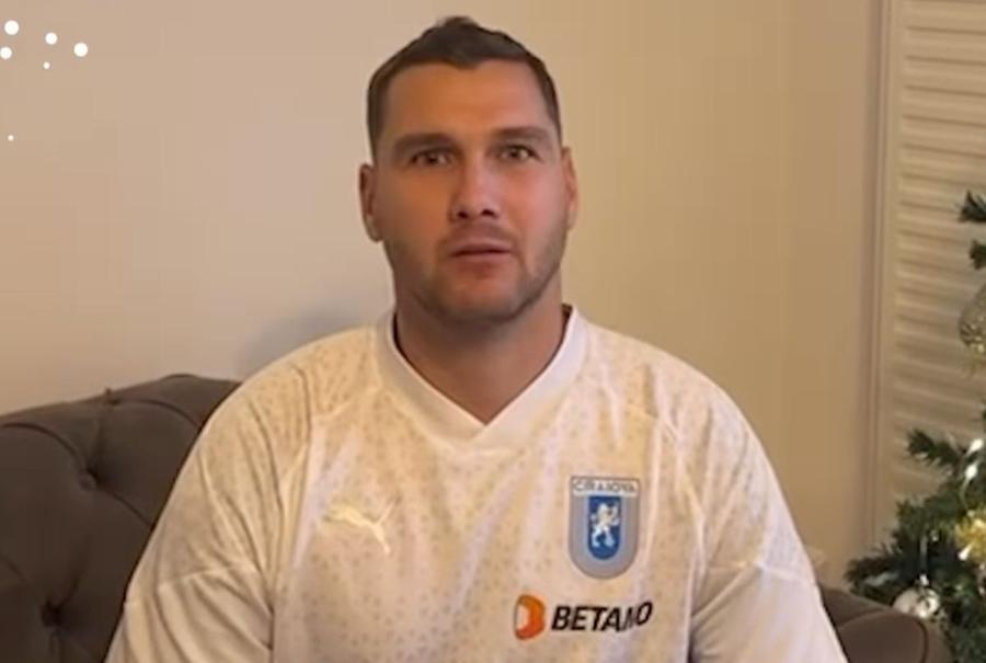 Costinel Gugu, urându-le «Sărbători fericite» suporterilor Universității Craiova / Sursă foto: Facebook@ A schimbat tabăra! Omul lui Mititelu antrenează acum la rivală » Opinii mixte în oraș: „Au uitat cum îi țineau pe la porțile stadionului”