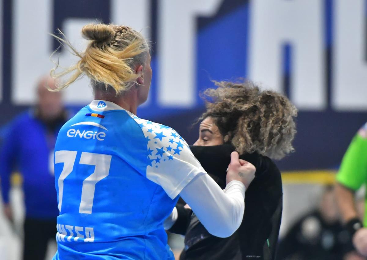 10 din 10! Cu Bojana Popovic în tribune, CSM București a câștigat la o diferență uriașă în fața lui HC Zalău