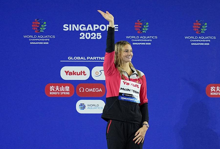Summer McIntosh pe podiumul mondial FOTO Imago Images Antrenorul lui Michael Phelps despre un star al înotului actual: „Un talent generațional”
