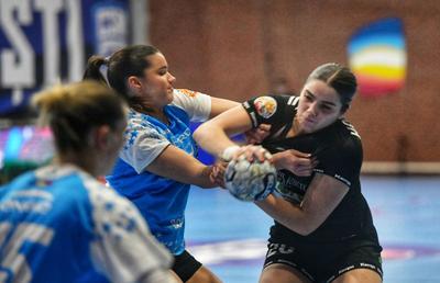 10 din 10! Cu Bojana Popovic în tribune, CSM București a câștigat la o diferență uriașă în fața lui HC Zalău
