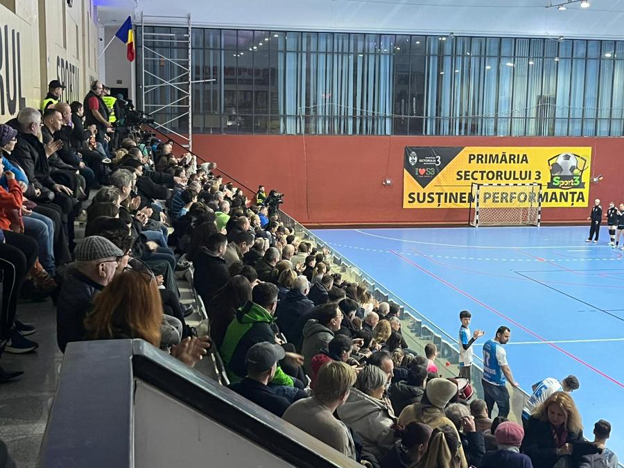 Audiență numeroasă în Sala Apollo din București/Foto: Carmen Dumitru (GSP.ro) 10 din 10! Cu Bojana Popovic în tribune, CSM București a câștigat la o diferență uriașă în fața lui HC Zalău