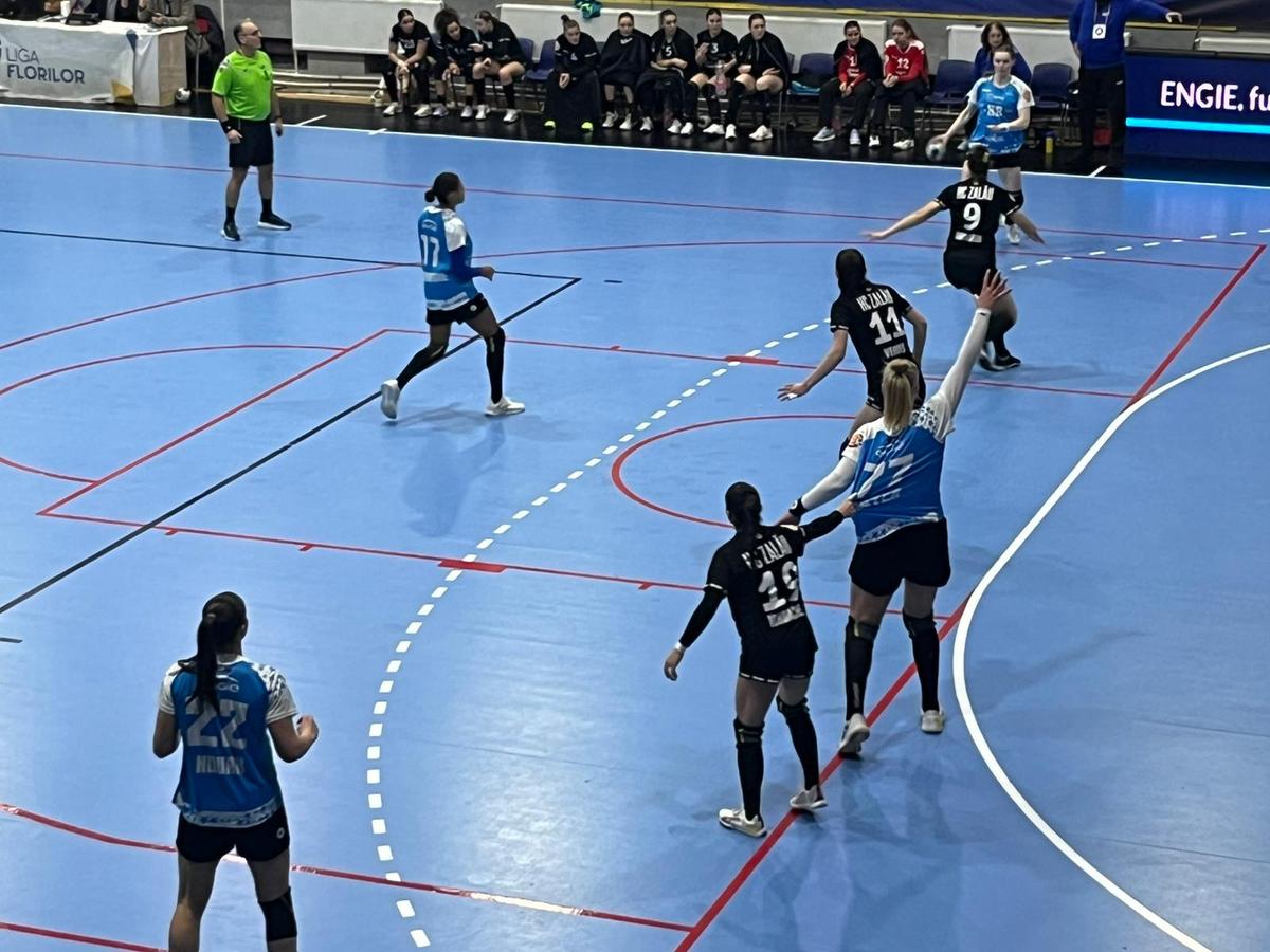 10 din 10! Cu Bojana Popovic în tribune, CSM București a câștigat la o diferență uriașă în fața lui HC Zalău