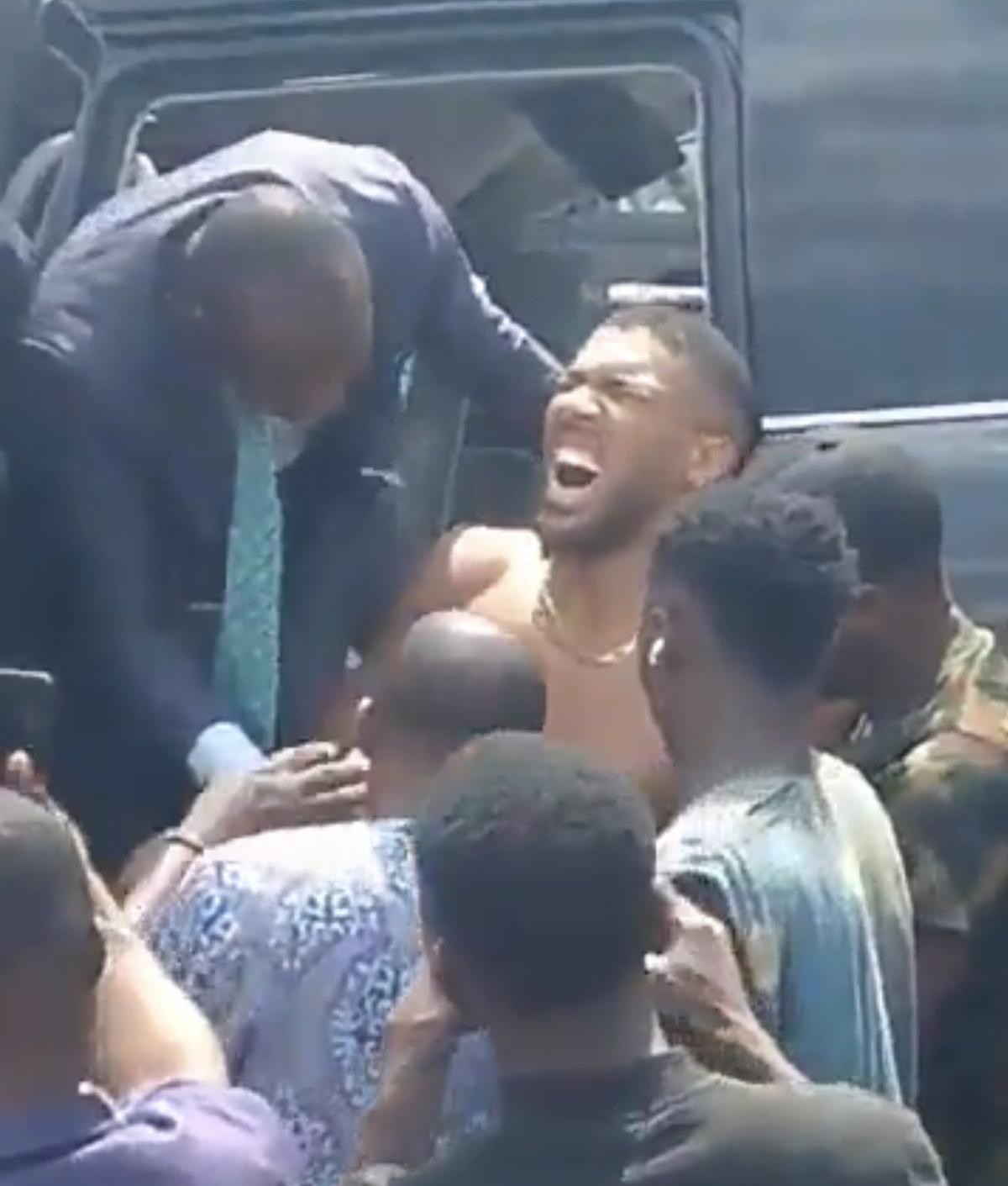 Șoferul mașinii implicate în accidentul care a dus la moartea apropiaților lui Anthony Joshua se află în arest preventiv