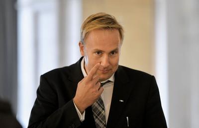 Cum a modificat Victor Costache un ordin de ministru, introducând doar trei clinici private, printre care Polisano Sibiu, pe lista spitalelor care pot lua bani publici din ATI!
