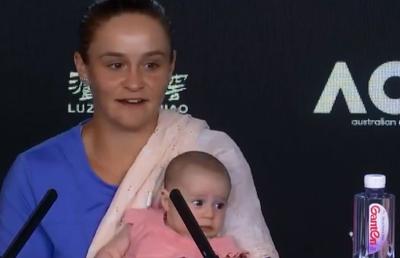 AUSTRALIAN OPEN 2020 // Imaginile turneului: Ashleigh Barty a venit la conferința de presă cu nepoata sa