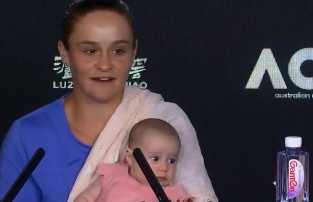 AUSTRALIAN OPEN 2020 // Imaginile turneului: Ashleigh Barty a venit la conferința de presă cu nepoata sa