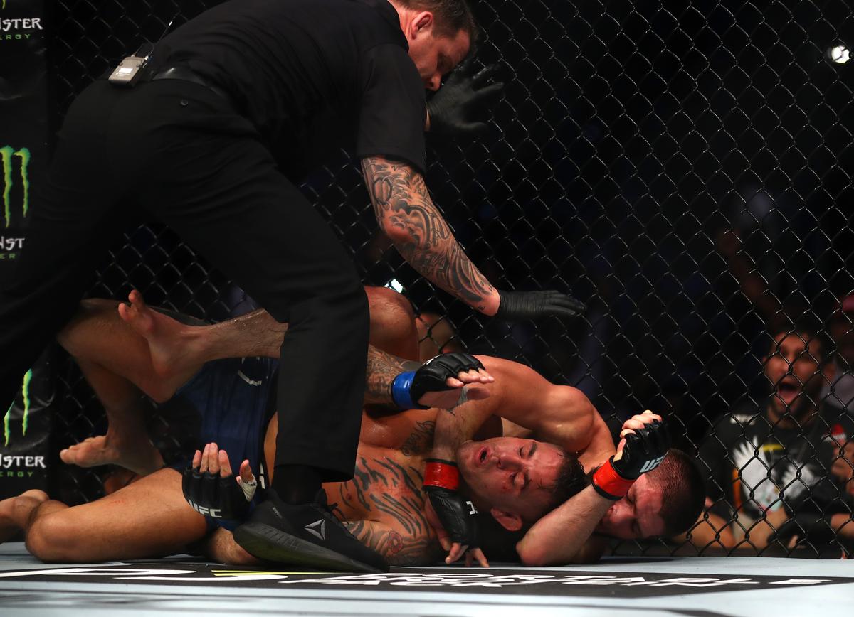 Variantă-surpriză: supercampionul rus Khabib Nurmagomedov ar putea debuta în fotbal!