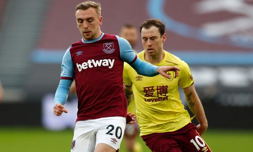 Betway și LoveBet, sponsorii principali ai celor de la West Ham, respectiv Burnley FOTO IMAGO